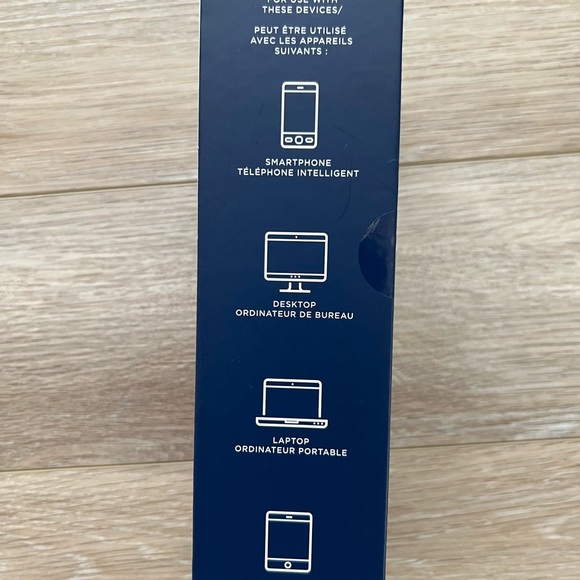 TOMMY HILFIGER
WATERPROOF WIRELESS SPEAKER
$69.50 - Picture 3 of 5